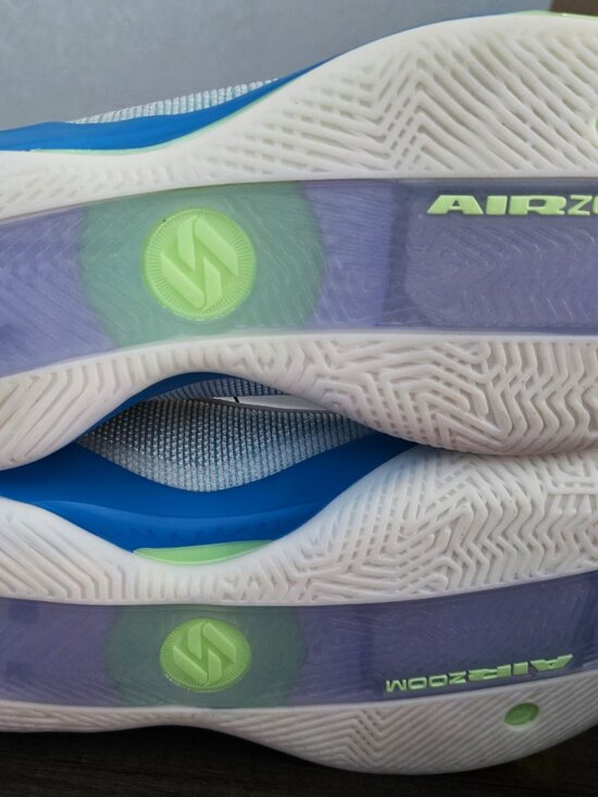 Athletic_Shoes